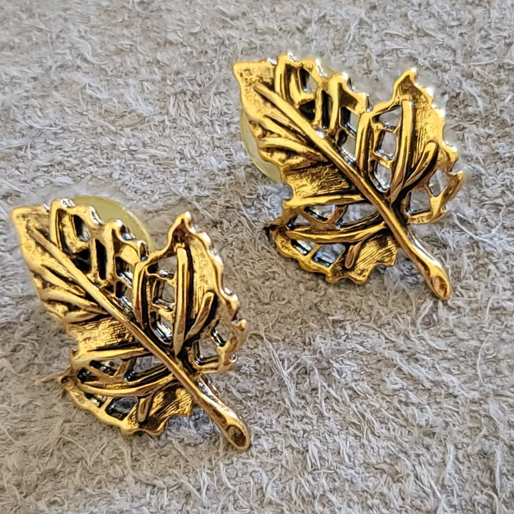 Earrings Gold Tone Open Work Leaves Design Post Pierced Style Jewelry Fashion